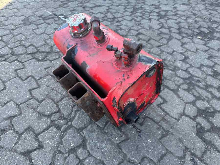 MAN OIL FLUID RESERVOIR 81.36049-5002 - Hydraulik für LKW: das Bild 2 MAN OIL FLUID RESERVOIR 81.36049-5002 - Hydraulik für LKW: das Bild 2