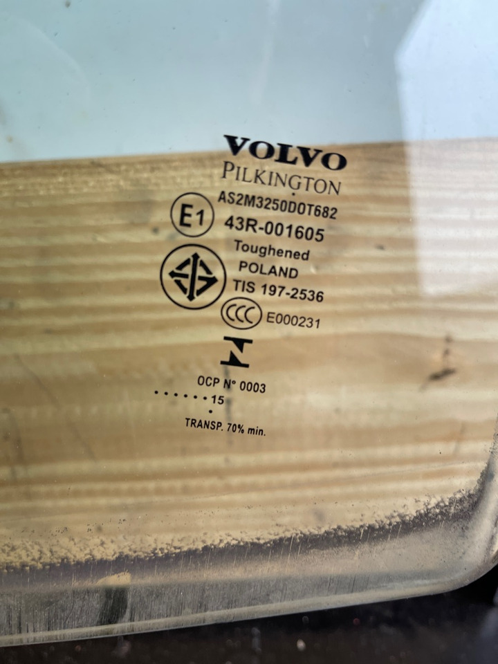 VOLVO FH4 WINDOW 84043040 - Fahrerhaus und Interieur für LKW: das Bild 2 VOLVO FH4 WINDOW 84043040 - Fahrerhaus und Interieur für LKW: das Bild 2