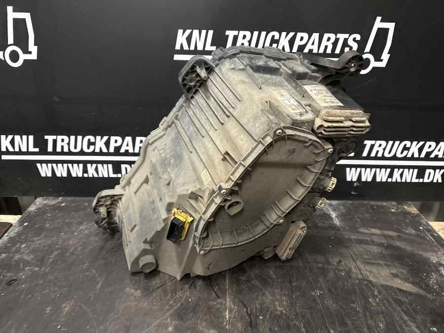 VOLVO LAMP 24056499 - Lichter/ Leuchten für LKW: das Bild 2 VOLVO LAMP 24056499 - Lichter/ Leuchten für LKW: das Bild 2