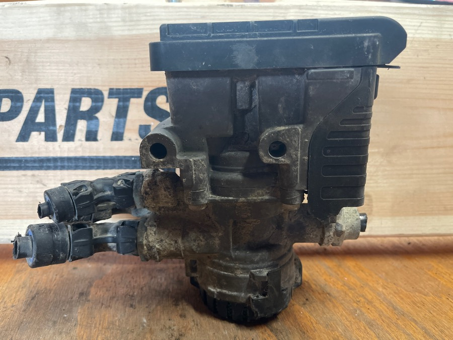 VOLVO VALVE 21114974 - Bremsventil für LKW: das Bild 3 VOLVO VALVE 21114974 - Bremsventil für LKW: das Bild 3