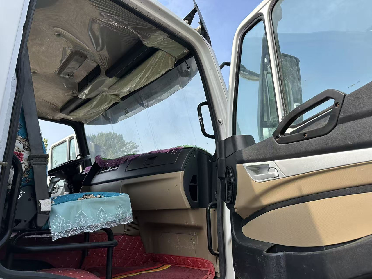 Kipper Für die Beförderung von Silo SINOTRUK HOHAN 400HP: das Bild 9 Kipper Für die Beförderung von Silo SINOTRUK HOHAN 400HP: das Bild 9