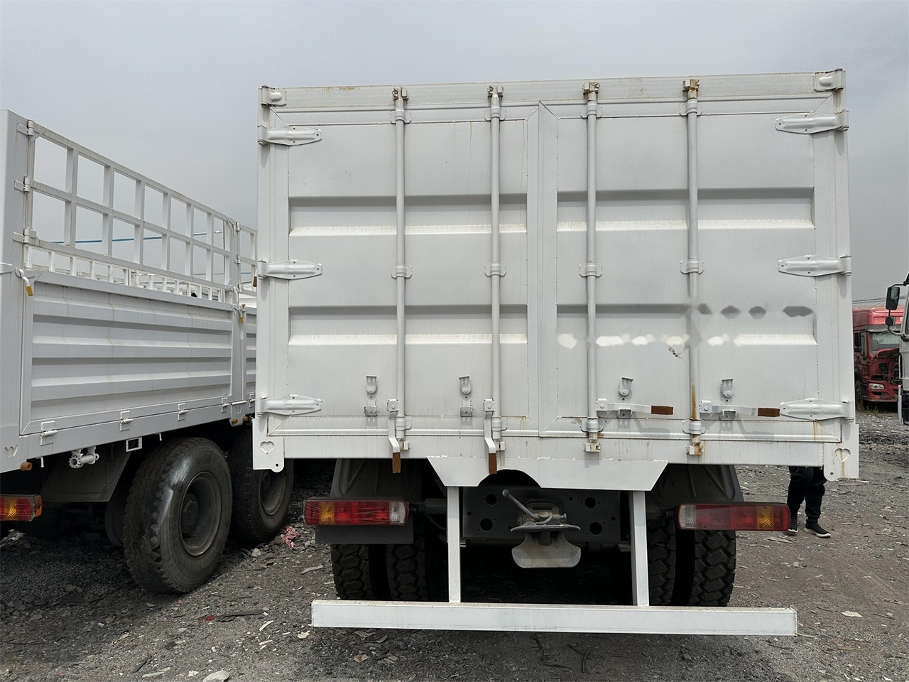 SINOTRUK HOWO 371 Cargo truck - Tiertransporter LKW: das Bild 5 SINOTRUK HOWO 371 Cargo truck - Tiertransporter LKW: das Bild 5
