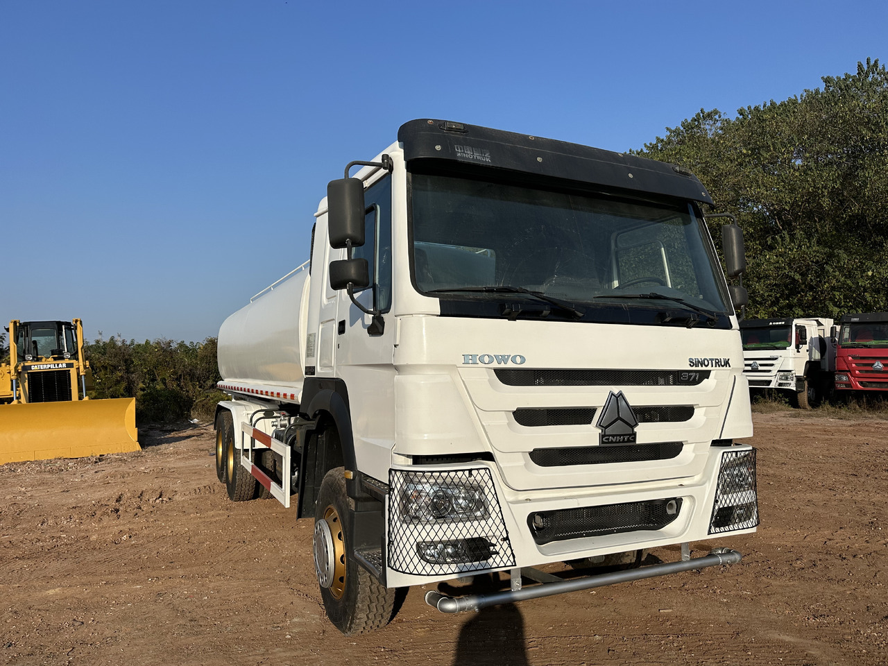 SINOTRUK HOWO 371 Water Tanker Truck - Tankwagen: das Bild 1 SINOTRUK HOWO 371 Water Tanker Truck - Tankwagen: das Bild 1