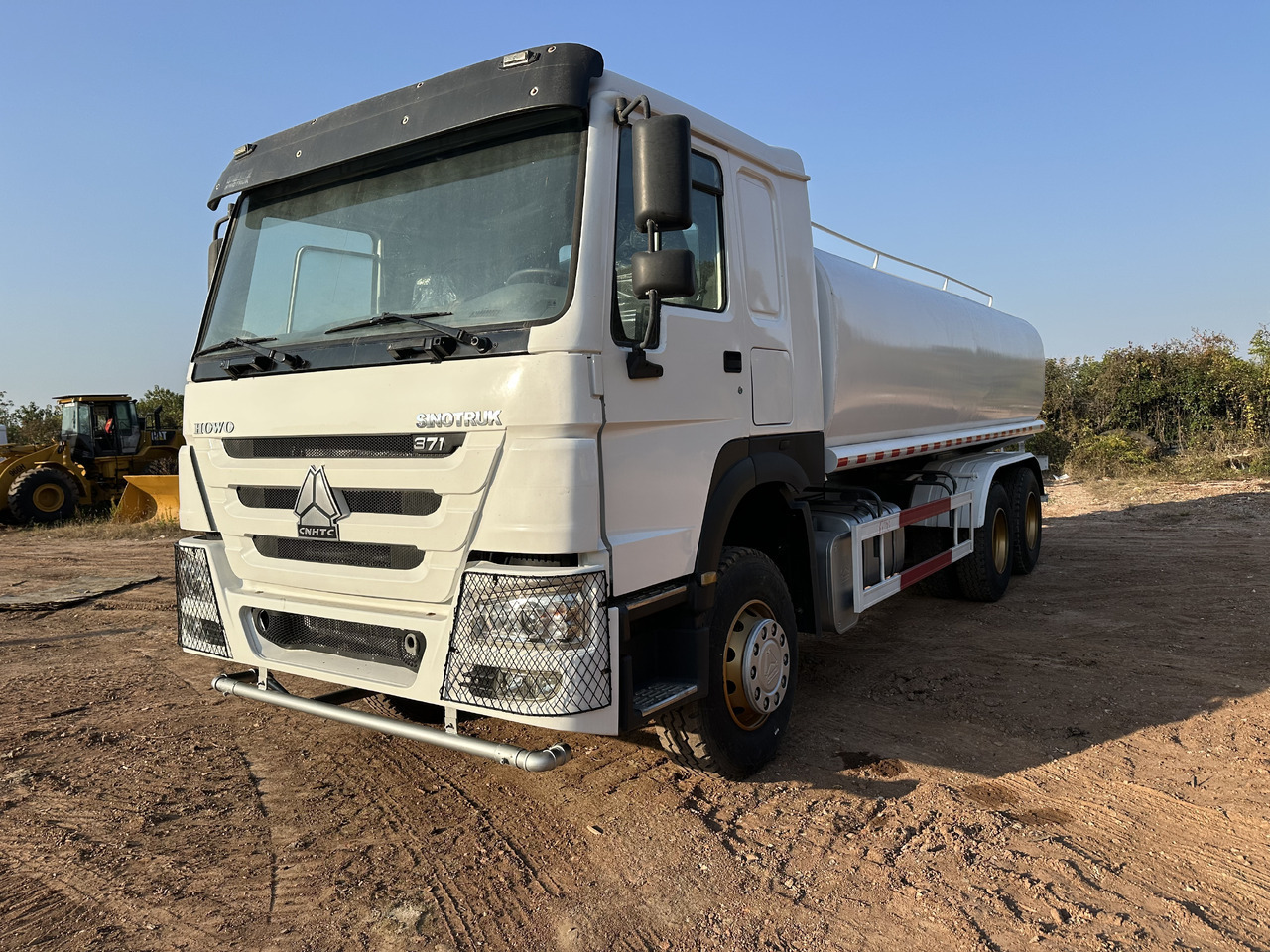 SINOTRUK HOWO 371 Water Tanker Truck - Tankwagen: das Bild 1 SINOTRUK HOWO 371 Water Tanker Truck - Tankwagen: das Bild 1