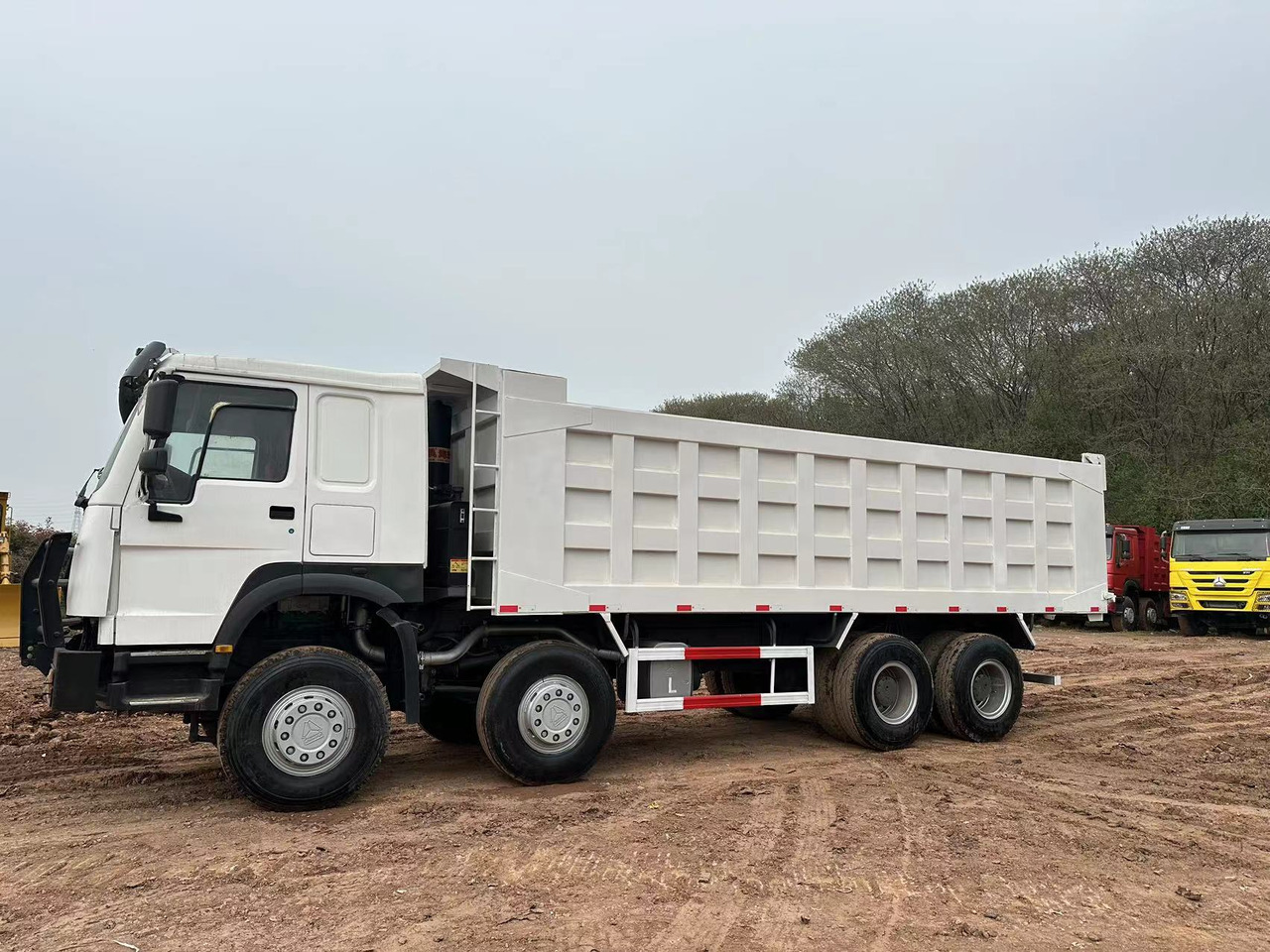 SINOTRUK HOWO 371 with Bumper - Kipper: das Bild 4 SINOTRUK HOWO 371 with Bumper - Kipper: das Bild 4