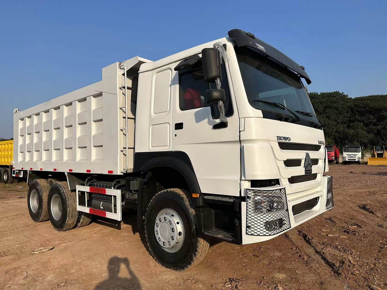 SINOTRUK HOWO 371hp 6x4 - Kipper: das Bild 2 SINOTRUK HOWO 371hp 6x4 - Kipper: das Bild 2