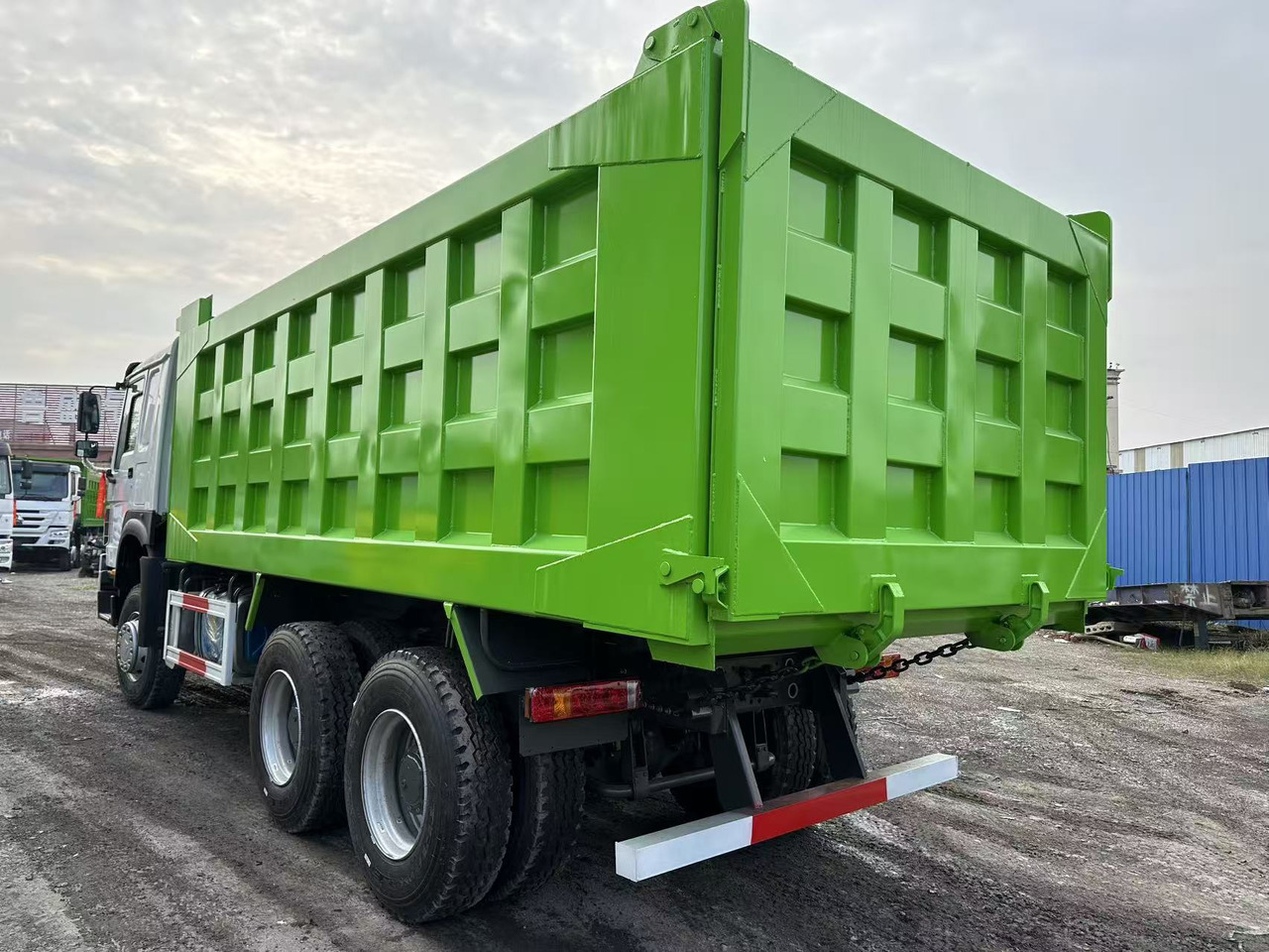 Kipper Für die Beförderung von Silo neu kaufen SINOTRUK HOWO 400HP 6X4 Tipper Truck: das Bild 6 Kipper Für die Beförderung von Silo neu kaufen SINOTRUK HOWO 400HP 6X4 Tipper Truck: das Bild 6
