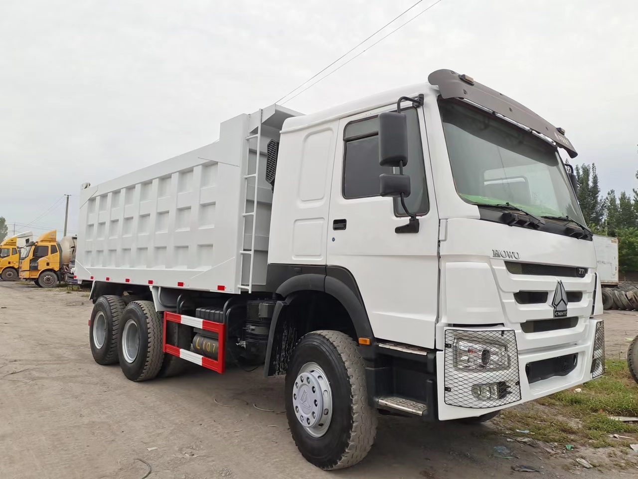 SINOTRUK HOWO Dump truck 371 6x4 - Kipper: das Bild 1 SINOTRUK HOWO Dump truck 371 6x4 - Kipper: das Bild 1