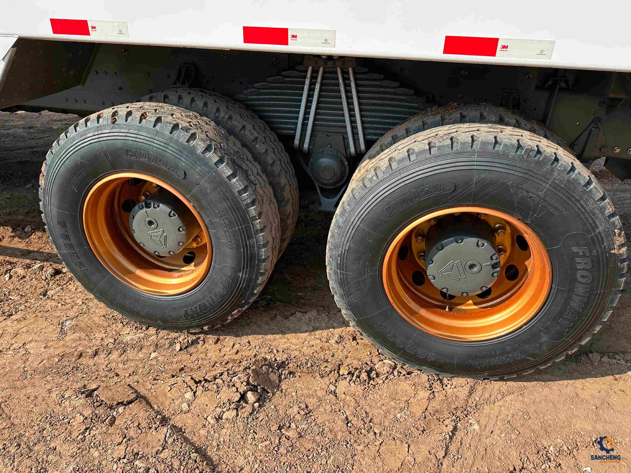 Kipper Sinotruk HOWO 400HP With Bumper 6X4: das Bild 9 Kipper Sinotruk HOWO 400HP With Bumper 6X4: das Bild 9