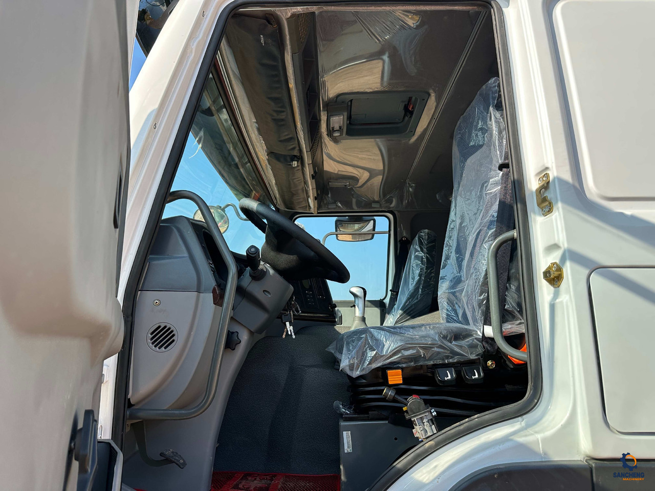 Kipper Sinotruk HOWO 400HP With Bumper 6X4: das Bild 6 Kipper Sinotruk HOWO 400HP With Bumper 6X4: das Bild 6