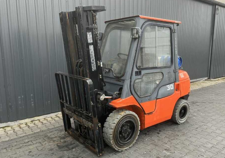 Jungheinrich 7FGF30 - Treibgasstapler: das Bild 1 Jungheinrich 7FGF30 - Treibgasstapler: das Bild 1