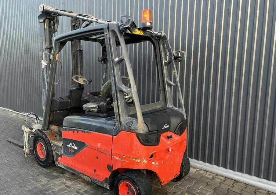 Linde E25L-01 - Elektrostapler: das Bild 5 Linde E25L-01 - Elektrostapler: das Bild 5