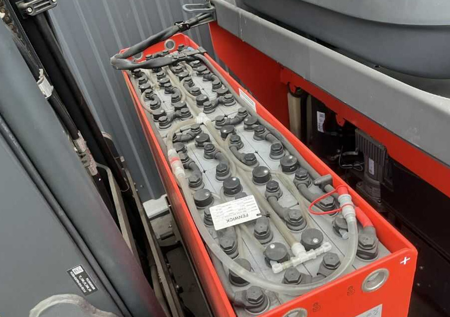 Schubmaststapler Linde R12B-01: das Bild 7