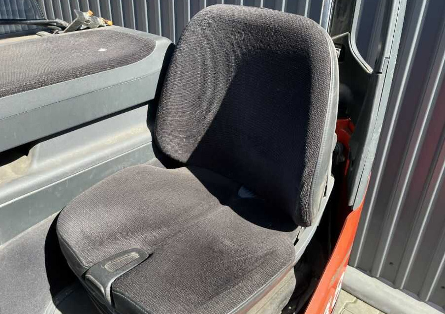 Schubmaststapler Linde R16HD-01: das Bild 8