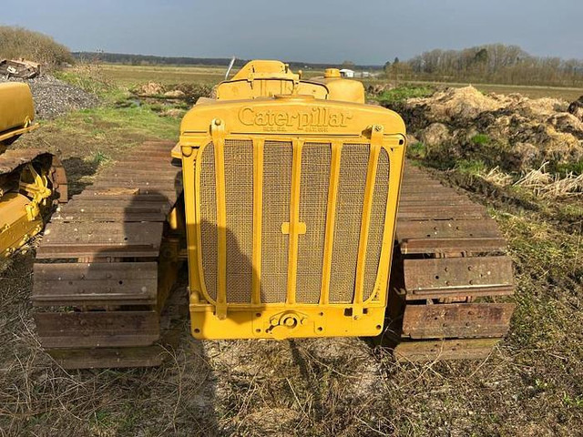 Caterpillar D4 - - Bulldozer: das Bild 2 Caterpillar D4 - - Bulldozer: das Bild 2