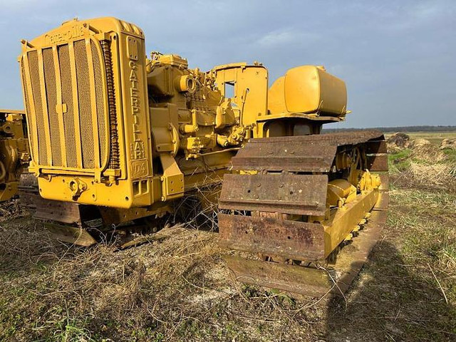 Caterpillar D4 - - Bulldozer: das Bild 1 Caterpillar D4 - - Bulldozer: das Bild 1