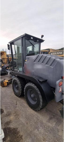 New Holland F 106.6 - Grader: das Bild 5 New Holland F 106.6 - Grader: das Bild 5