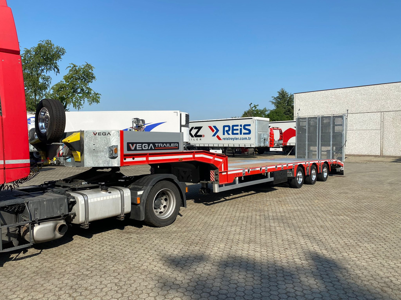 3 AXLE LOWBED (VEGA ITALIANO) - Tieflader Auflieger: das Bild 2 3 AXLE LOWBED (VEGA ITALIANO) - Tieflader Auflieger: das Bild 2