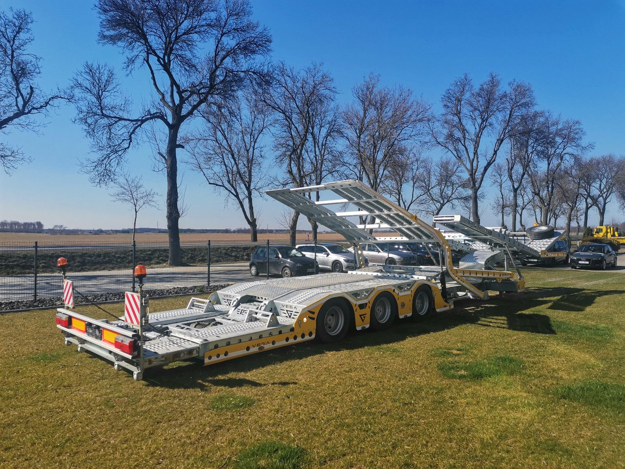 ALPHAMAX 3 AXLE TRUCK TRANSPORTER VEGA TRAILER - Autotransporter Auflieger: das Bild 2 ALPHAMAX 3 AXLE TRUCK TRANSPORTER VEGA TRAILER - Autotransporter Auflieger: das Bild 2