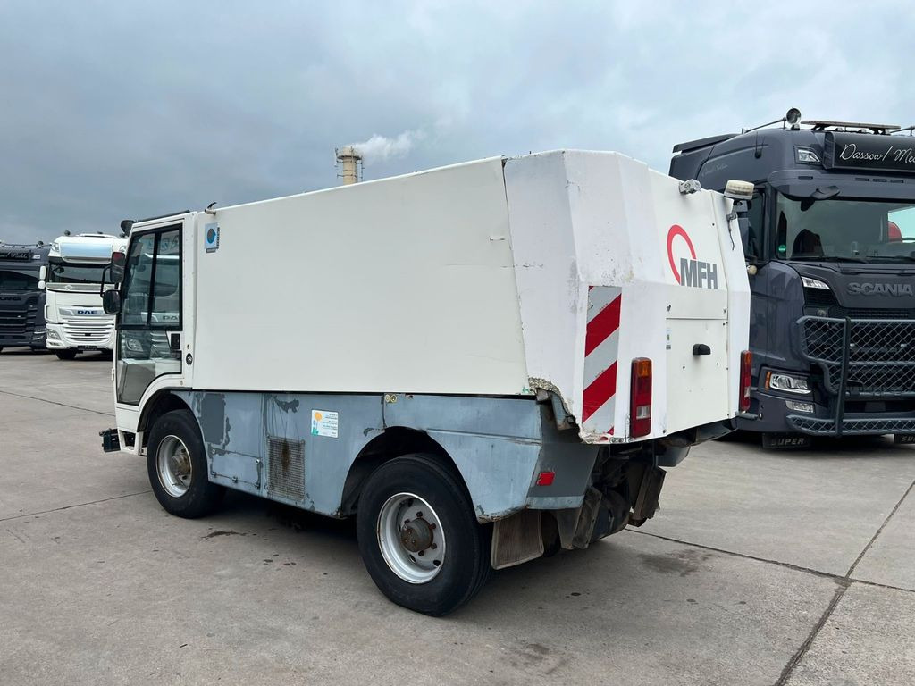 AEBI MFH 5000 * IVECO MOTOR * KLIMA * - Kehrmaschine: das Bild 5 AEBI MFH 5000 * IVECO MOTOR * KLIMA * - Kehrmaschine: das Bild 5