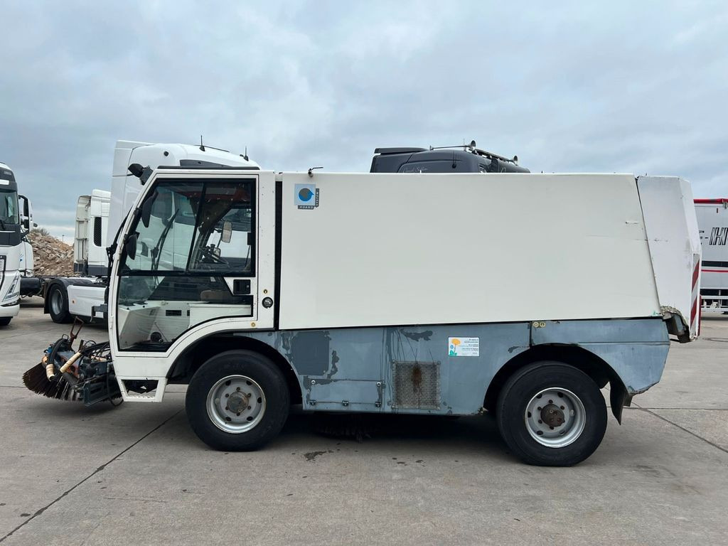 AEBI MFH 5000 * IVECO MOTOR * KLIMA * - Kehrmaschine: das Bild 4 AEBI MFH 5000 * IVECO MOTOR * KLIMA * - Kehrmaschine: das Bild 4