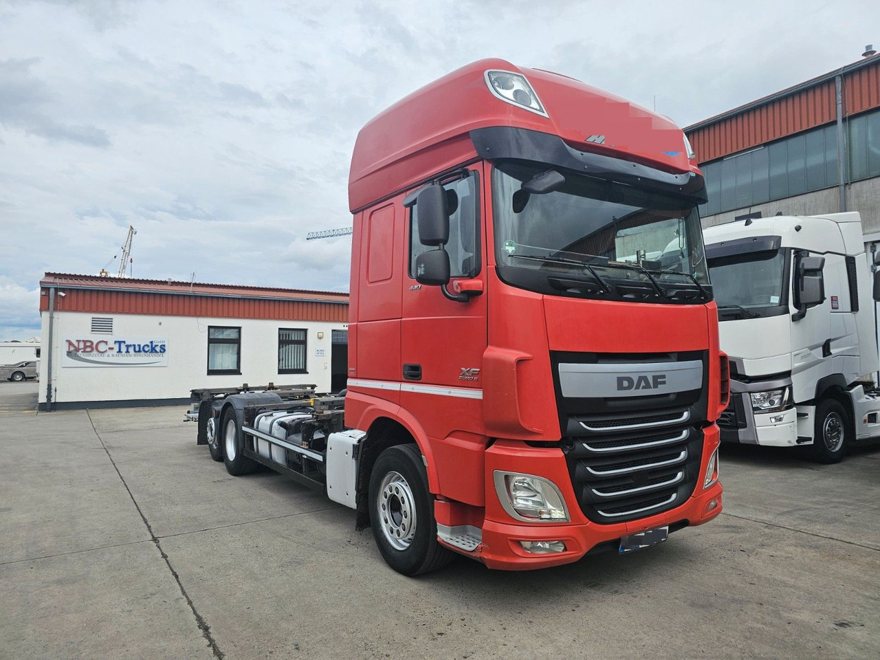 DAF XF 440 FAR * MUTLI * 2X TANK * RETARDER * STANDH - Containerwagen/ Wechselfahrgestell LKW: das Bild 3 DAF XF 440 FAR * MUTLI * 2X TANK * RETARDER * STANDH - Containerwagen/ Wechselfahrgestell LKW: das Bild 3