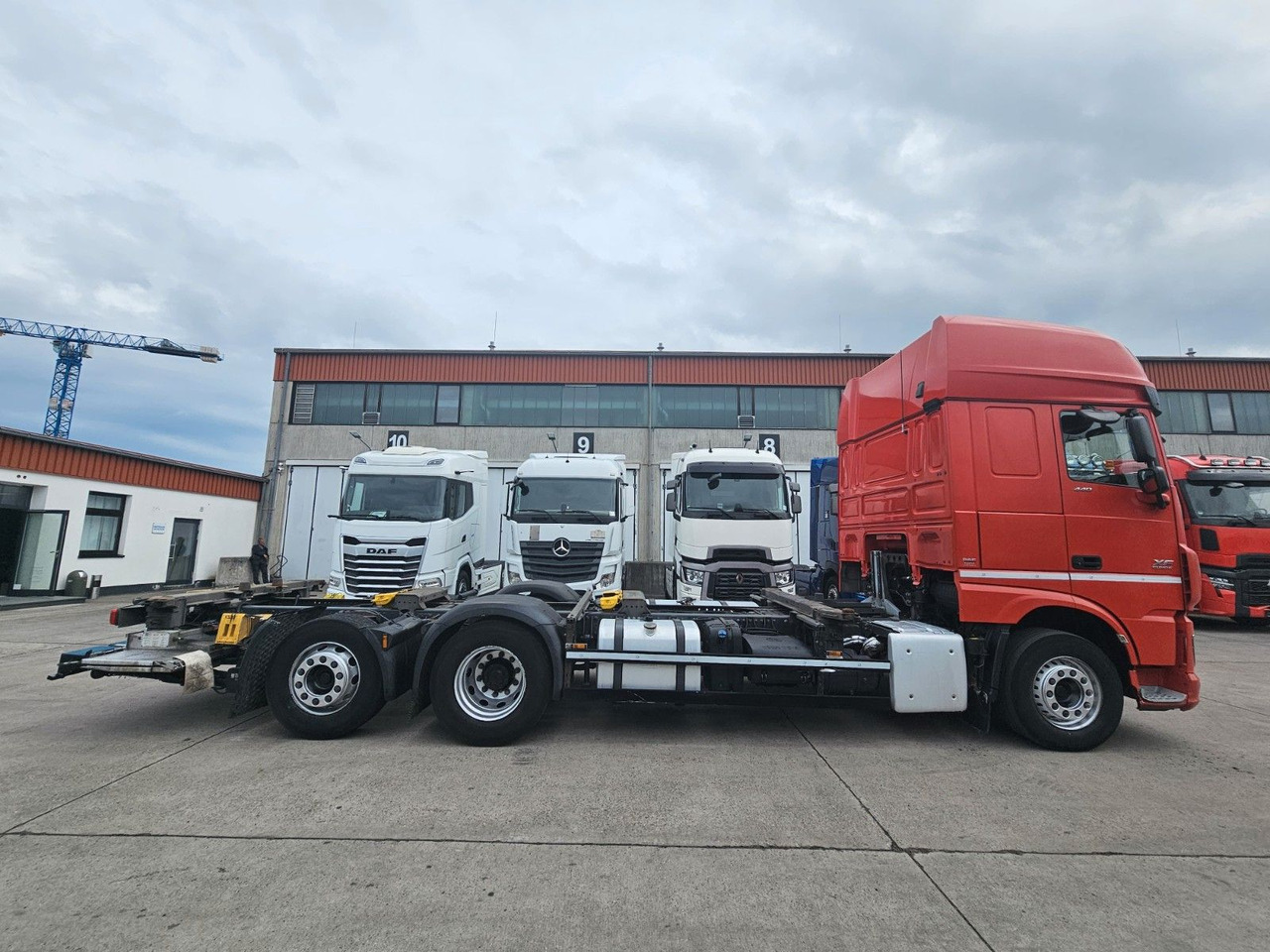 DAF XF 440 FAR * MUTLI * 2X TANK * RETARDER * STANDH - Containerwagen/ Wechselfahrgestell LKW: das Bild 4 DAF XF 440 FAR * MUTLI * 2X TANK * RETARDER * STANDH - Containerwagen/ Wechselfahrgestell LKW: das Bild 4