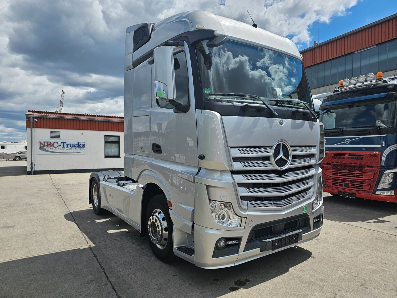 Mercedes-Benz ACTROS 1851 * 2X VORHANDEN * ACC * STANDH. *EUR5 - Sattelzugmaschine: das Bild 3 Mercedes-Benz ACTROS 1851 * 2X VORHANDEN * ACC * STANDH. *EUR5 - Sattelzugmaschine: das Bild 3