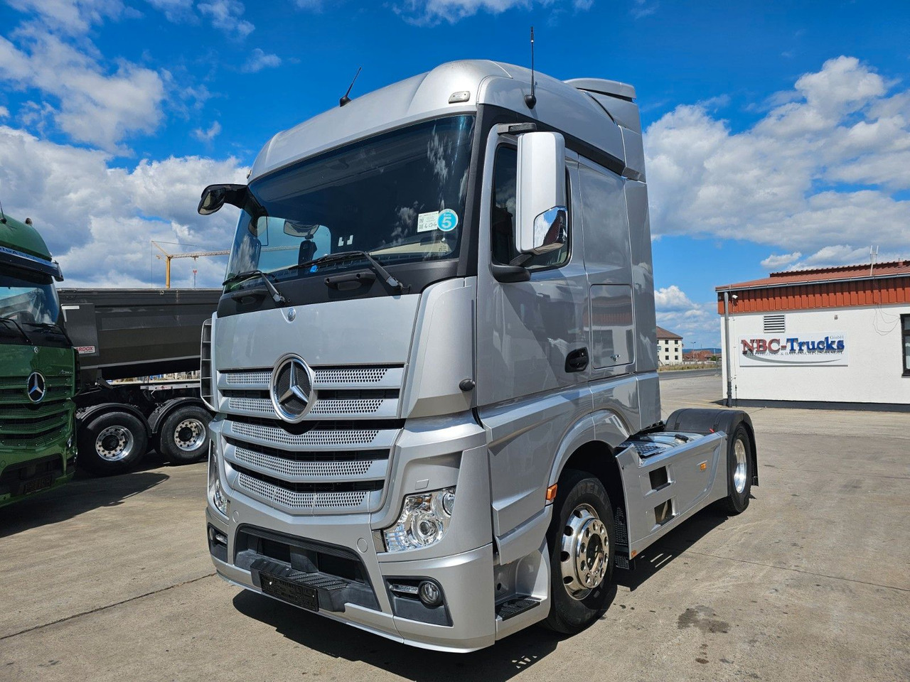 Mercedes-Benz ACTROS 1851 * 2X VORHANDEN * ACC * STANDH. *EUR5 - Sattelzugmaschine: das Bild 1 Mercedes-Benz ACTROS 1851 * 2X VORHANDEN * ACC * STANDH. *EUR5 - Sattelzugmaschine: das Bild 1