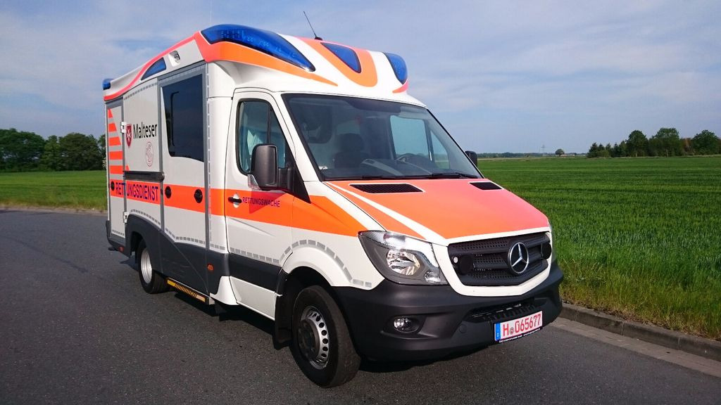 Mercedes-Benz Tigis Mod 2016 wie neu - Krankenwagen: das Bild 4 Mercedes-Benz Tigis Mod 2016 wie neu - Krankenwagen: das Bild 4