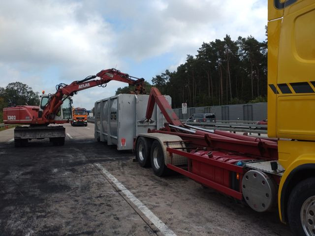 Scania R 730 Abroller voll Luft Scania R 730 Abroller voll Luft - Abrollkipper: das Bild 2 Scania R 730 Abroller voll Luft Scania R 730 Abroller voll Luft - Abrollkipper: das Bild 2