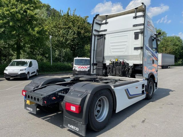 Iveco S-Way AS440S50T/P Euro6 Intarder Klima Navi ZV - Sattelzugmaschine: das Bild 4 Iveco S-Way AS440S50T/P Euro6 Intarder Klima Navi ZV - Sattelzugmaschine: das Bild 4