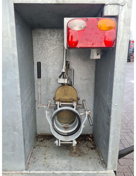 Onbekend Mestcontainer - Düngerstreuer: das Bild 5 Onbekend Mestcontainer - Düngerstreuer: das Bild 5