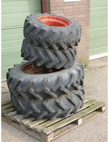SET dubbbel lucht 12.4 x 32 - Felgen und Reifen: das Bild 1 SET dubbbel lucht 12.4 x 32 - Felgen und Reifen: das Bild 1