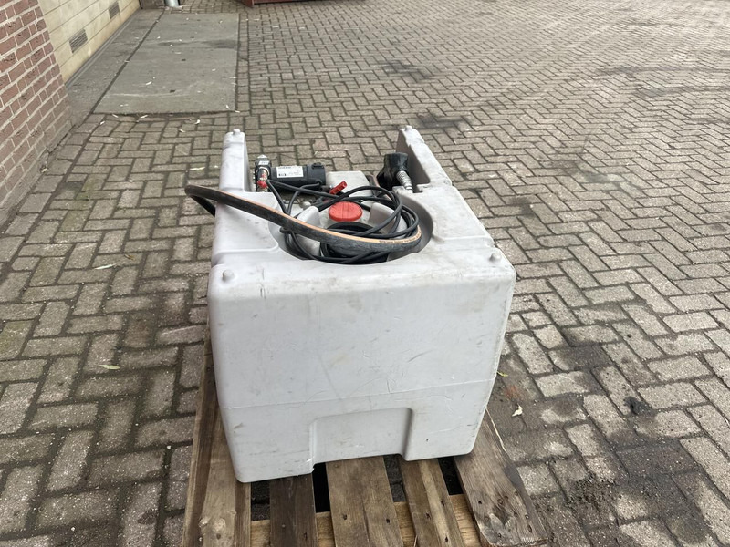 Dieseltank 200 liter - Gebruikt - Tankwagen: das Bild 4 Dieseltank 200 liter - Gebruikt - Tankwagen: das Bild 4