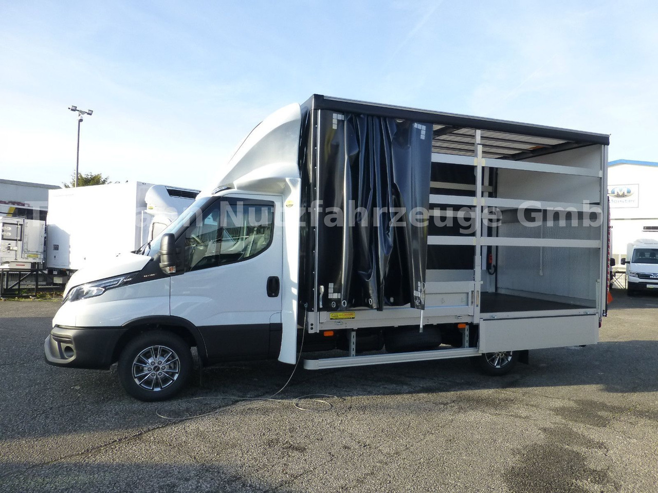 Iveco Daily 35S18 Pritsche Plane LBW Navi/ACC Tempomat - Planen Transporter: das Bild 4 Iveco Daily 35S18 Pritsche Plane LBW Navi/ACC Tempomat - Planen Transporter: das Bild 4