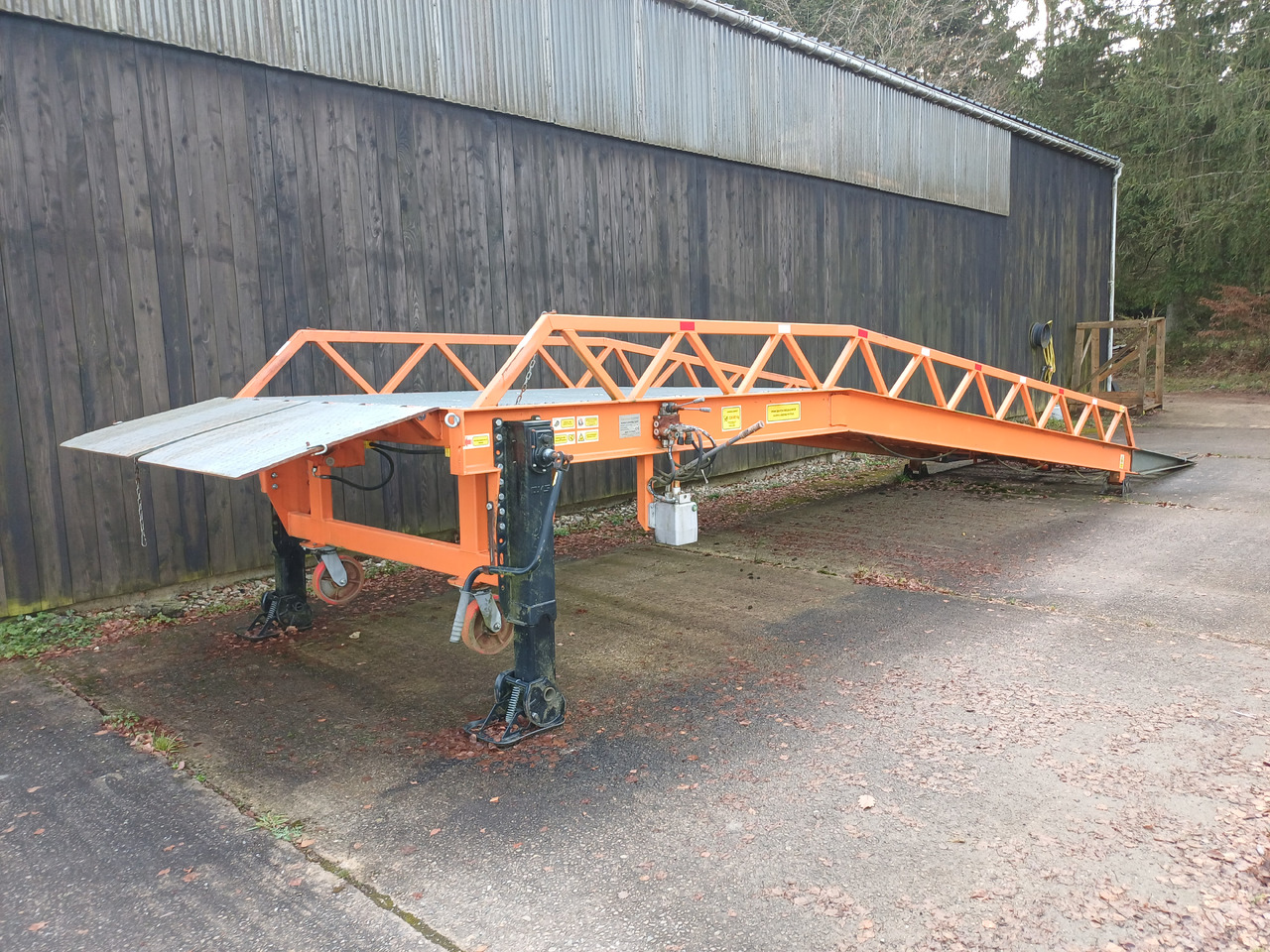 Saurus - Verladerampe: das Bild 1 Saurus - Verladerampe: das Bild 1