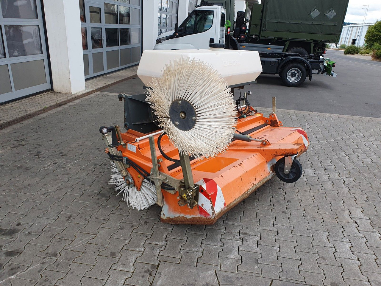Bema 25 Dual Kehrmaschine / 2.050 mm / 2020 - Kehrbesen: das Bild 4 Bema 25 Dual Kehrmaschine / 2.050 mm / 2020 - Kehrbesen: das Bild 4