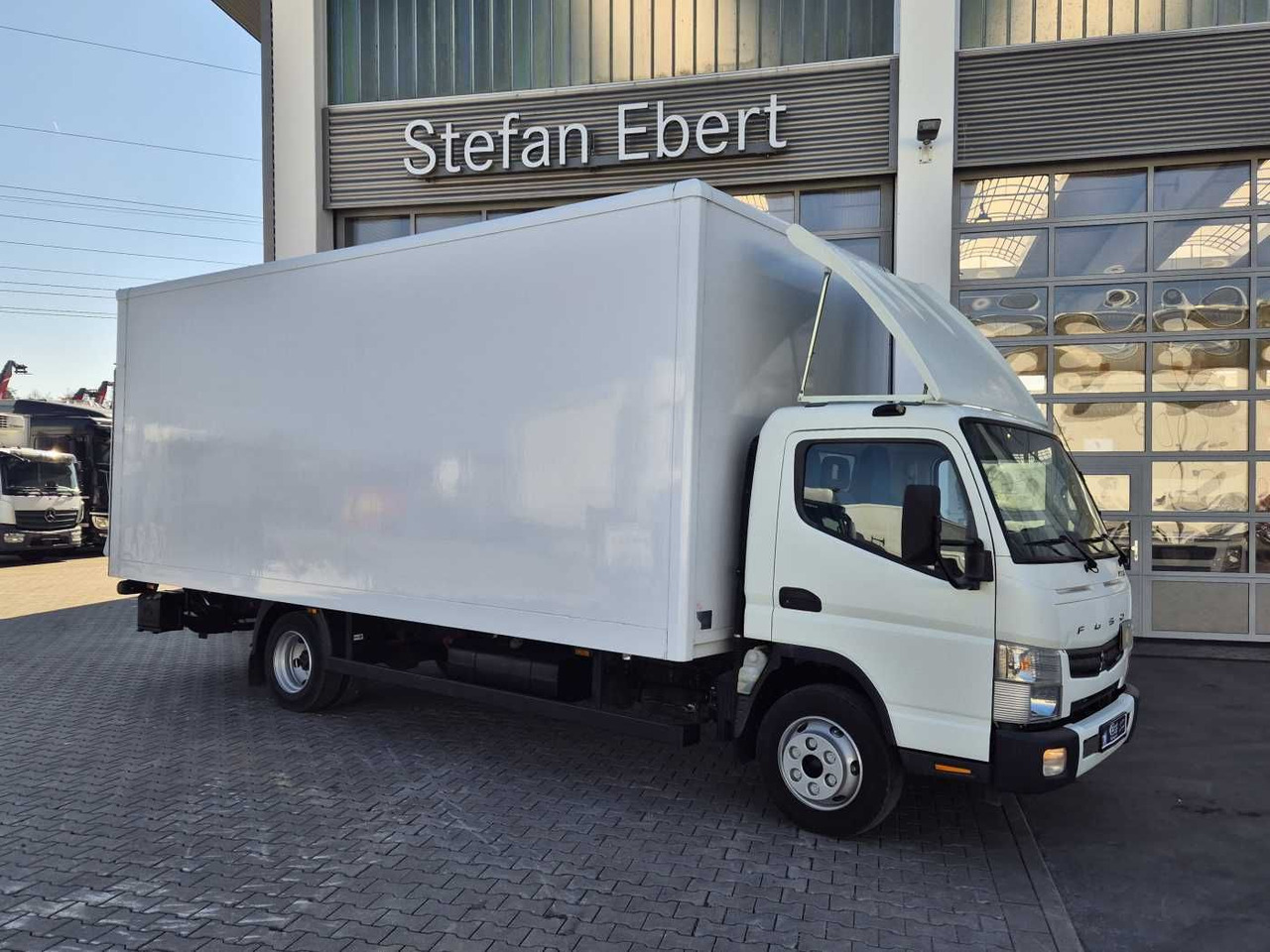 FUSO Mitsubishi Canter 7C18 Koffer LBW Spoiler Klima - Koffer Transporter: das Bild 4 FUSO Mitsubishi Canter 7C18 Koffer LBW Spoiler Klima - Koffer Transporter: das Bild 4