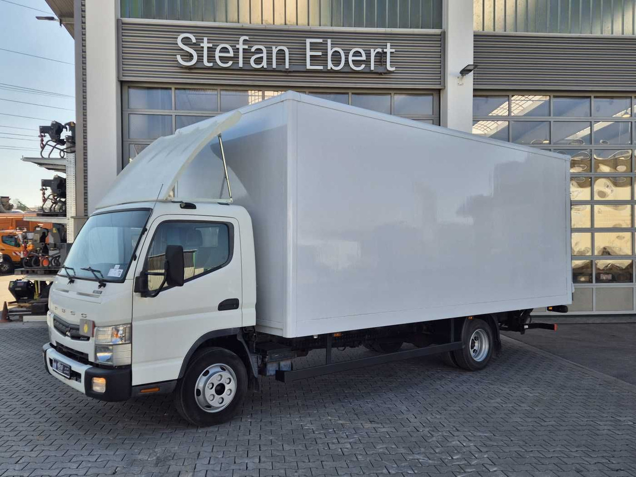 FUSO Mitsubishi Canter 7C18 Koffer LBW Spoiler Klima - Koffer Transporter: das Bild 3 FUSO Mitsubishi Canter 7C18 Koffer LBW Spoiler Klima - Koffer Transporter: das Bild 3