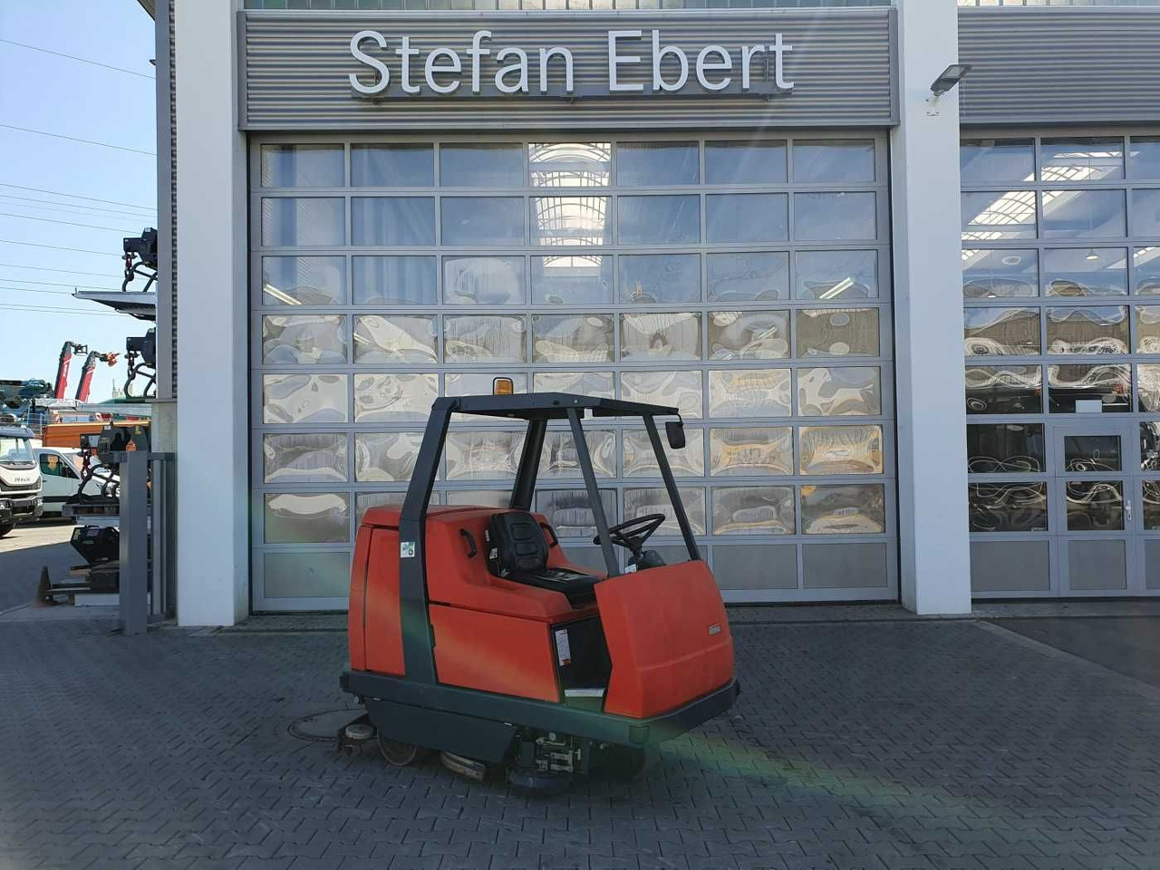 Hakomatic B 1100 / nur 704h! / 2006 - Scheuersaugmaschine: das Bild 1 Hakomatic B 1100 / nur 704h! / 2006 - Scheuersaugmaschine: das Bild 1