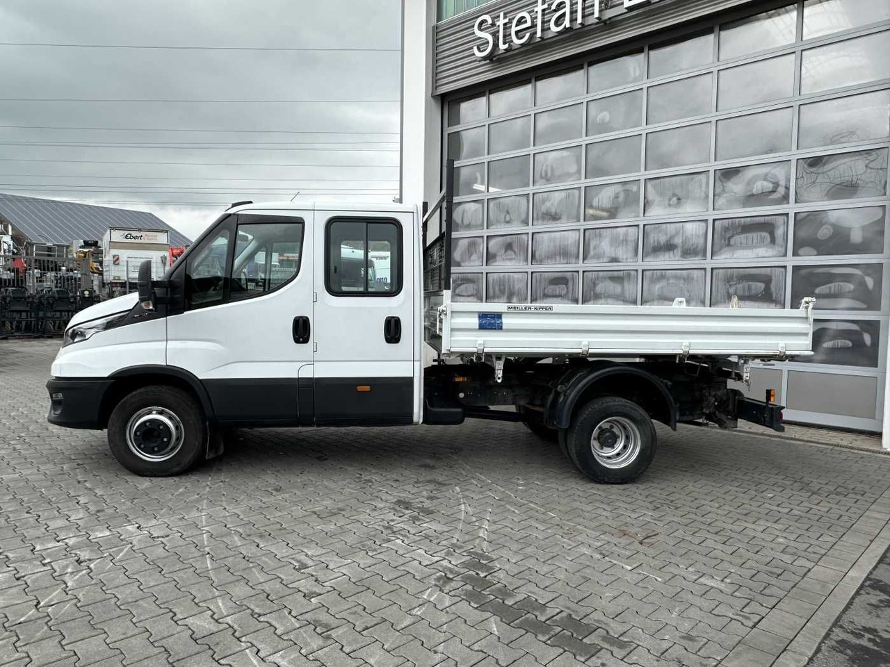 Iveco 70C18H 3-S.Kipper *R.3750mm*7Sitze*AHK* - Kipper Transporter: das Bild 2 Iveco 70C18H 3-S.Kipper *R.3750mm*7Sitze*AHK* - Kipper Transporter: das Bild 2