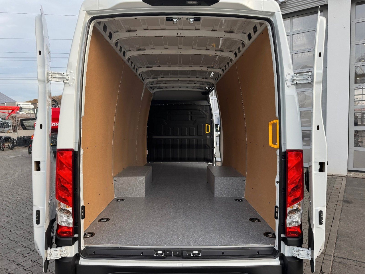 Kastenwagen Iveco Daily 35C21 HA8 *R4.100mm*AHK*LED*Automatik*: das Bild 7 Kastenwagen Iveco Daily 35C21 HA8 *R4.100mm*AHK*LED*Automatik*: das Bild 7