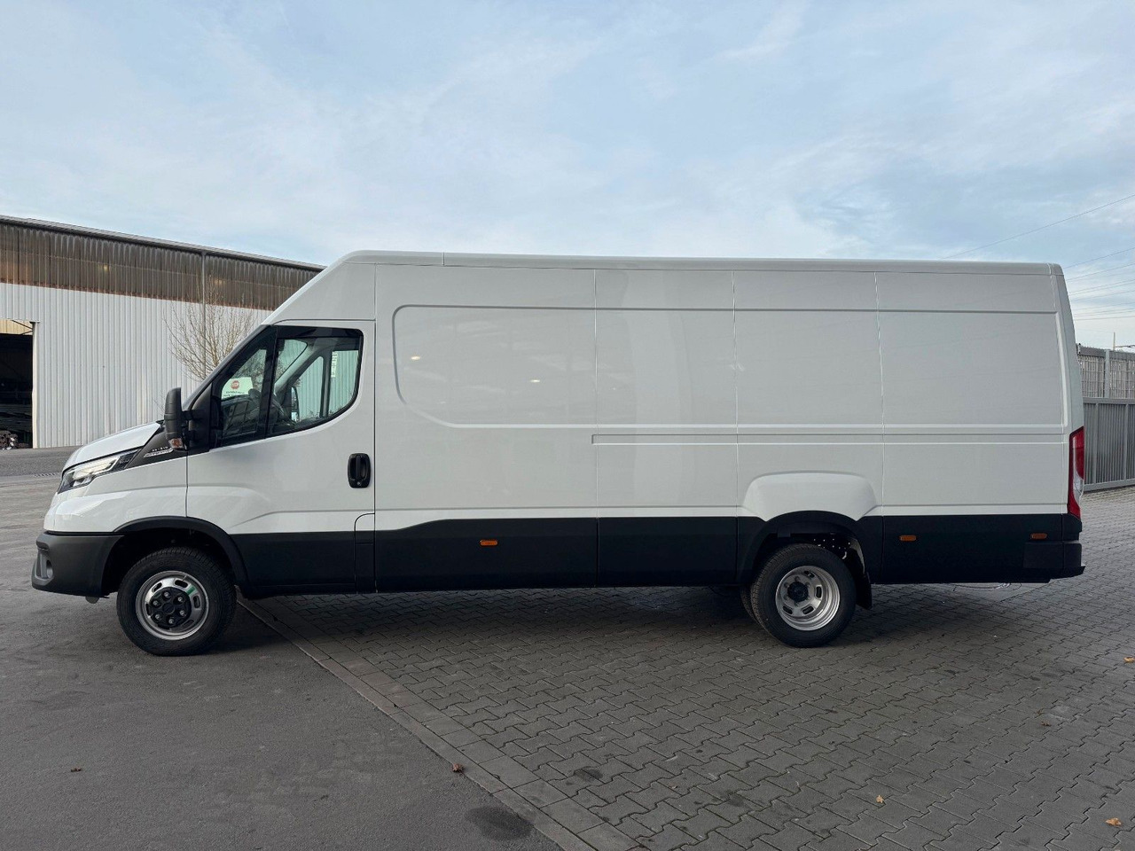 Kastenwagen Iveco Daily 35C21 HA8 *R4.100mm*AHK*LED*Automatik*: das Bild 10 Kastenwagen Iveco Daily 35C21 HA8 *R4.100mm*AHK*LED*Automatik*: das Bild 10