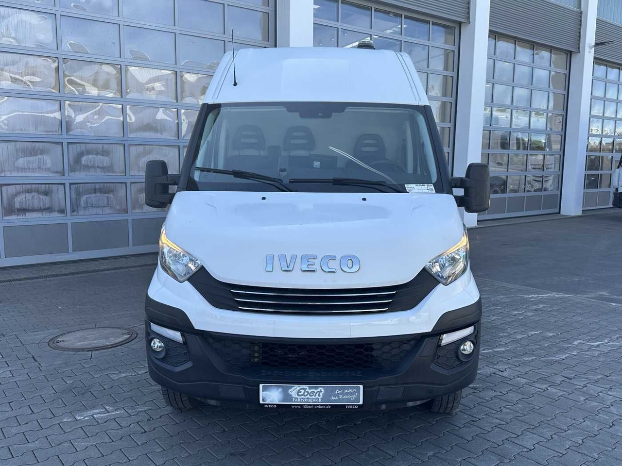 Iveco Daily 50C16 R4.100mm *AHK*Automatik*Ladekran* - Kastenwagen: das Bild 2 Iveco Daily 50C16 R4.100mm *AHK*Automatik*Ladekran* - Kastenwagen: das Bild 2