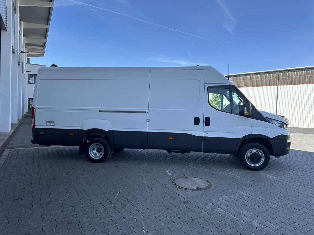 Iveco Daily 50C16 R4.100mm *AHK*Automatik*Ladekran* - Kastenwagen: das Bild 4 Iveco Daily 50C16 R4.100mm *AHK*Automatik*Ladekran* - Kastenwagen: das Bild 4