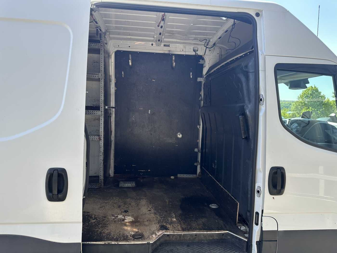 Iveco Daily 50C16 R4.100mm *AHK*Automatik*Ladekran* - Kastenwagen: das Bild 5 Iveco Daily 50C16 R4.100mm *AHK*Automatik*Ladekran* - Kastenwagen: das Bild 5