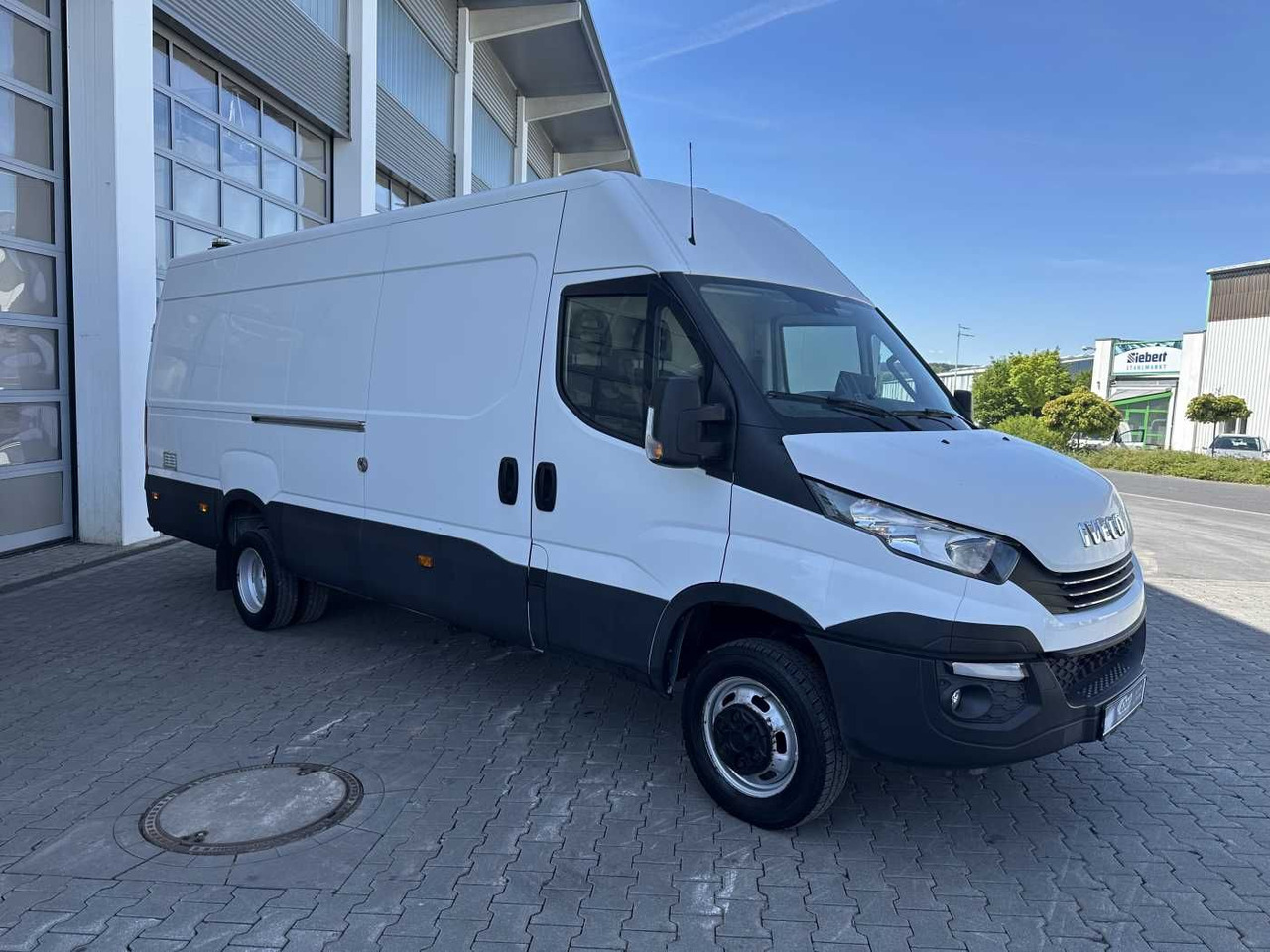 Iveco Daily 50C16 R4.100mm *AHK*Automatik*Ladekran* - Kastenwagen: das Bild 3 Iveco Daily 50C16 R4.100mm *AHK*Automatik*Ladekran* - Kastenwagen: das Bild 3