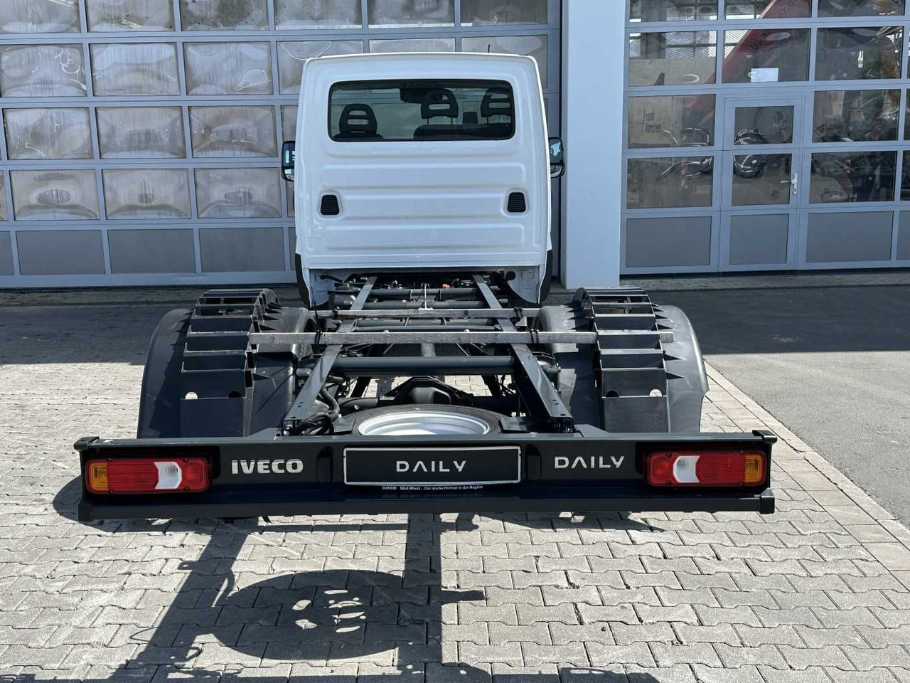 Iveco Daily 50C18 H 3.0L *R4.350mm*Klima* - Fahrgestell LKW: das Bild 4 Iveco Daily 50C18 H 3.0L *R4.350mm*Klima* - Fahrgestell LKW: das Bild 4