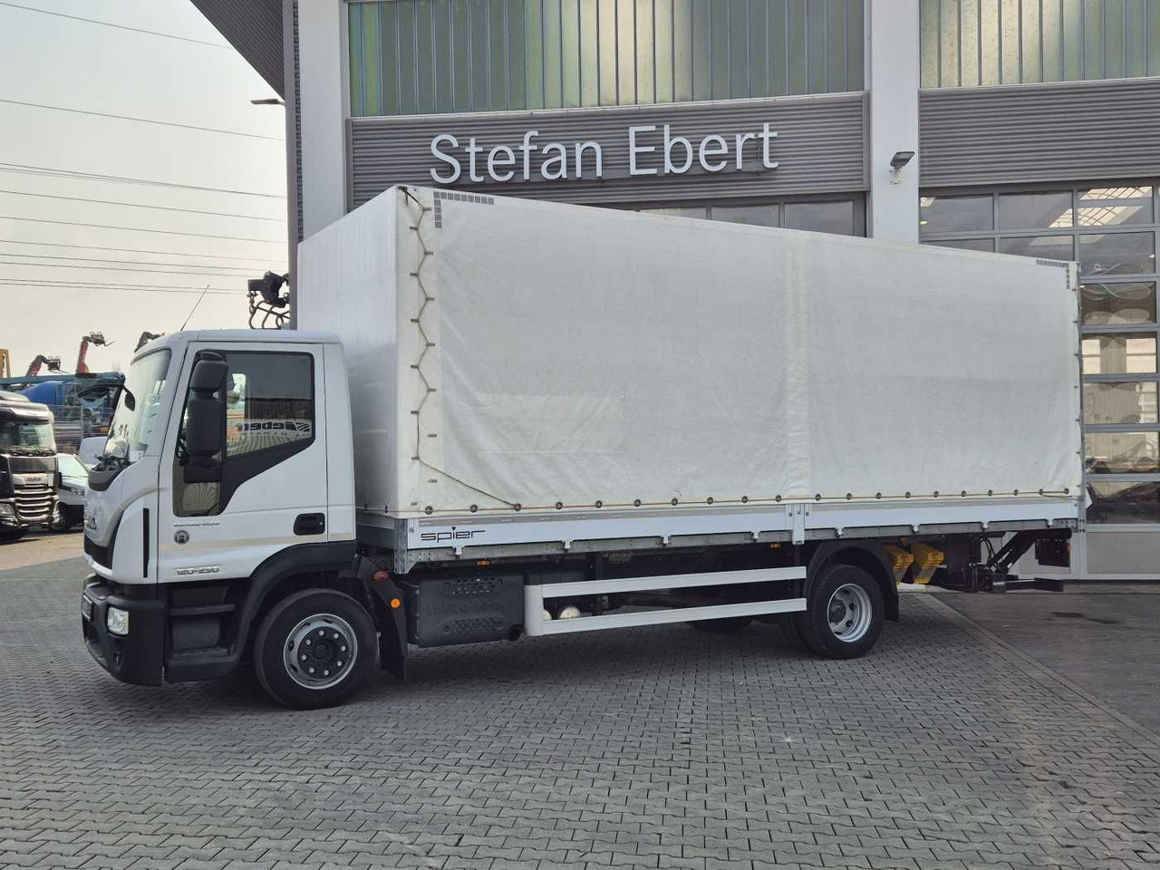 Iveco Eurocargo ML120E25 LBW 1.500kg Klima 3 Sitze - Plane LKW: das Bild 4 Iveco Eurocargo ML120E25 LBW 1.500kg Klima 3 Sitze - Plane LKW: das Bild 4